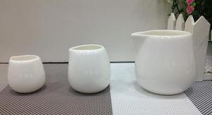 纯白骨瓷 提升酒店餐饮档次的优雅选择——无柄奶勺骨质瓷奶壶的魅力